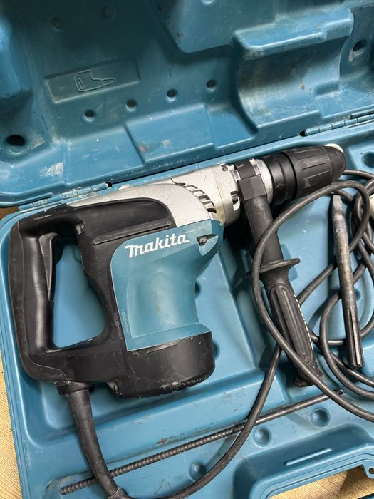 Перфоратор Makita HR4002