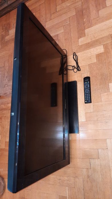 Telewizor LCD  32cale ,,HANNSPREE" sprawny, pilot