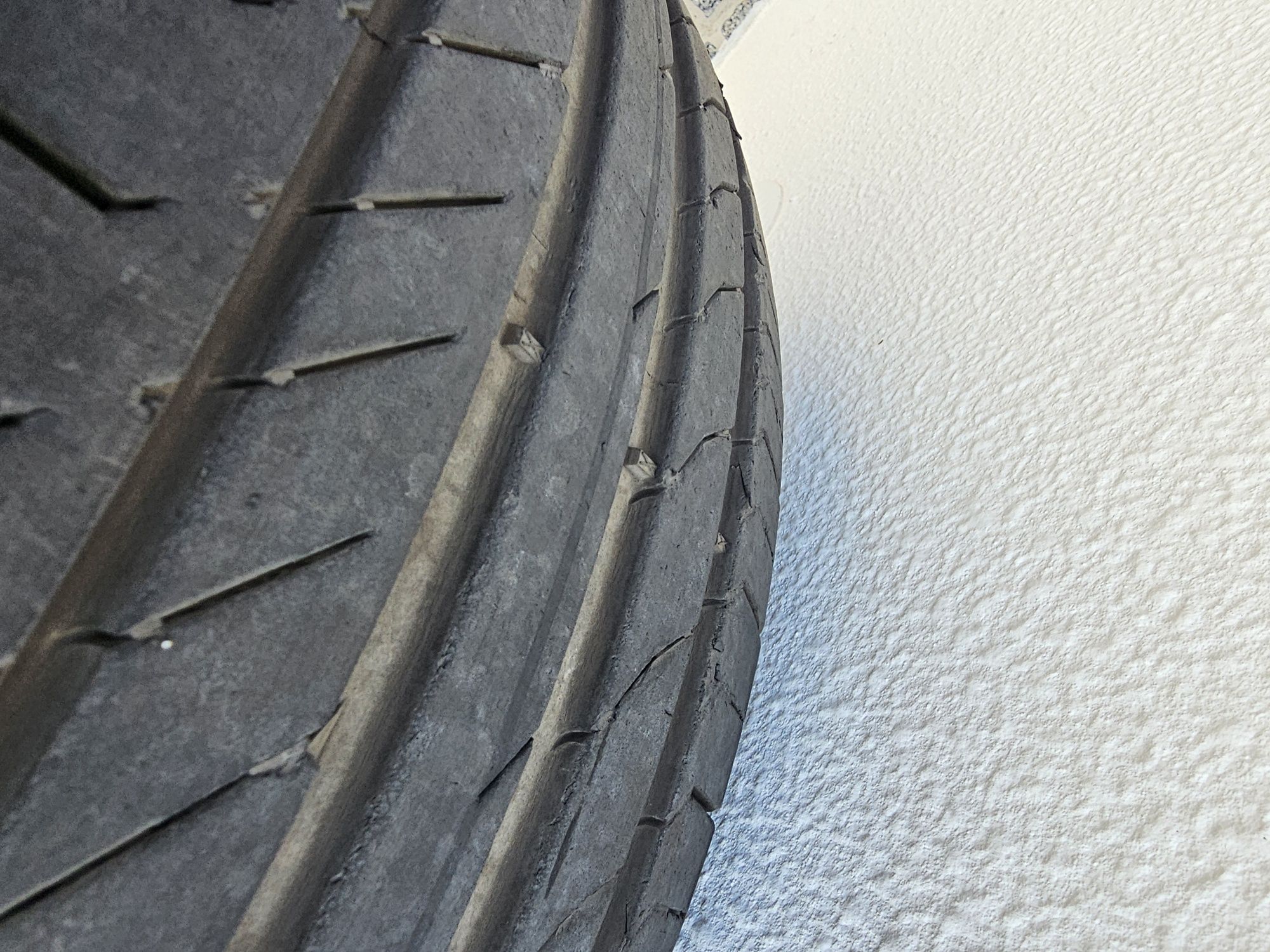 Pneus Continental Sport Contact 5 235/50R19
