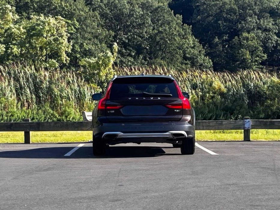 Volvo V90 Cross Country T5      2019