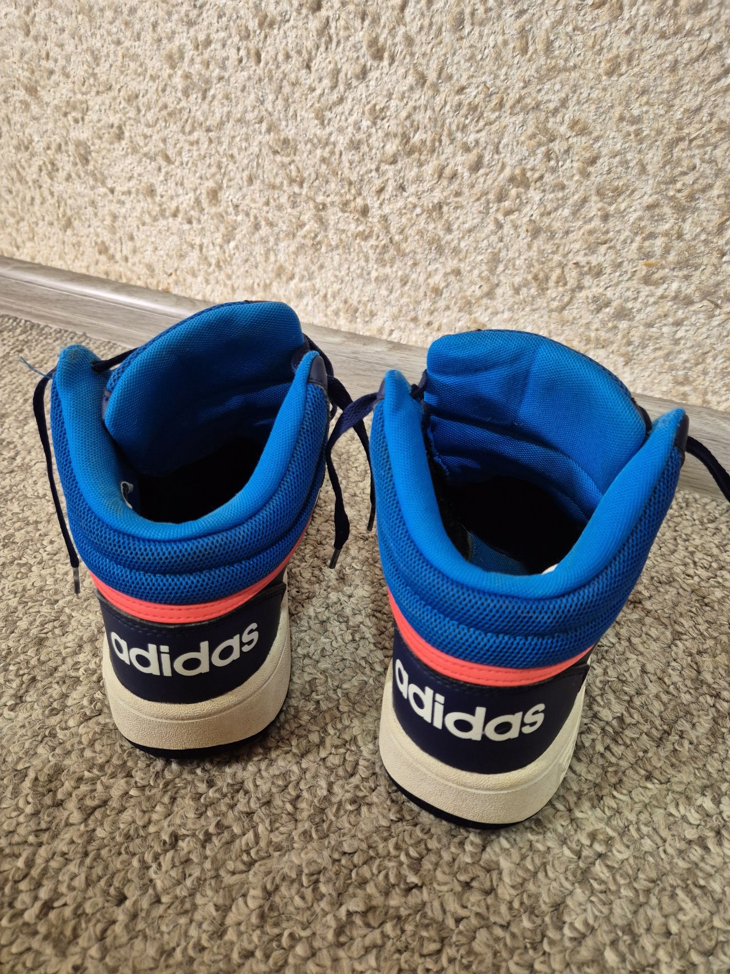 Кросівки на осінь оригінал adidas 38 розмір 24см