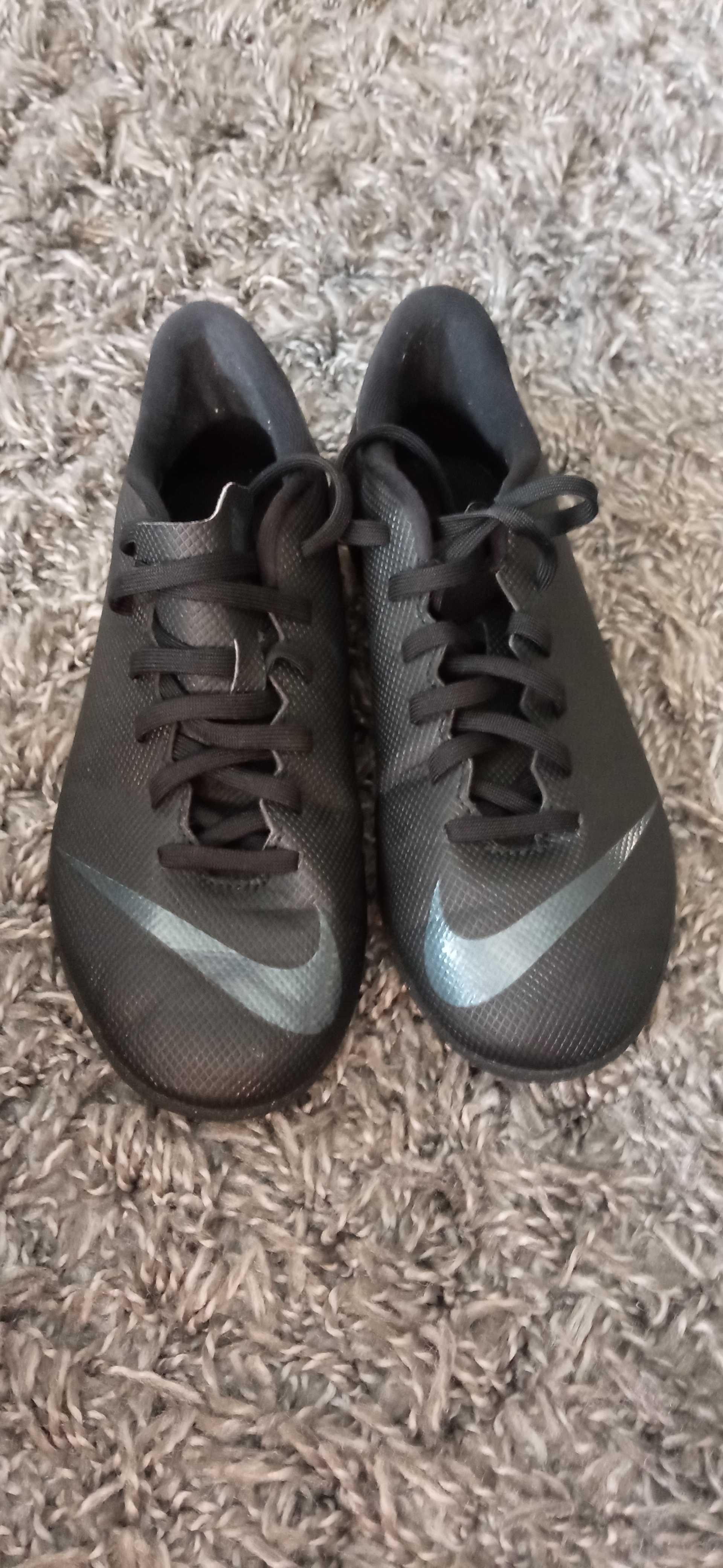 Buty piłkarskie Nike