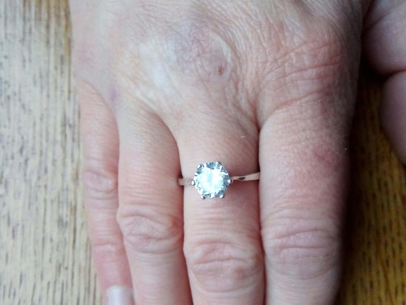 Кольцо,колечко, перстень серебро с фианитом (цирконом). Размер 17,5