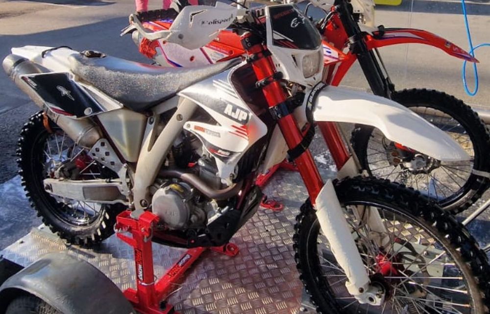 Mota AJP  250 PR5 Extreme