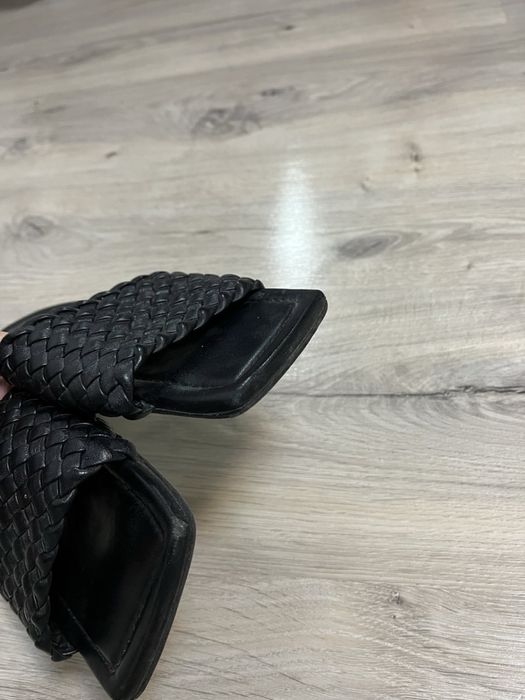 Bottega Veneta шльопки оригінал шкіра