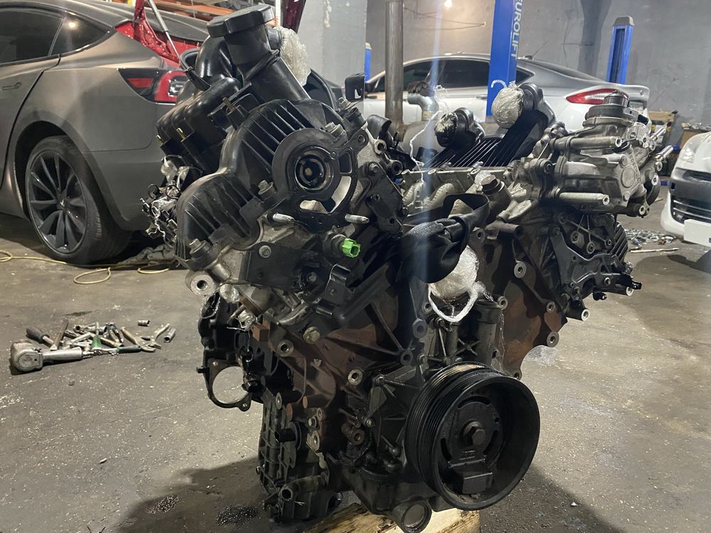Двигун 4.4 л DOHC DITC V8  Range Rover L405 2014