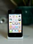 iPod touch 4 8GB Czarny + 3 etui + 2 folie + kabel