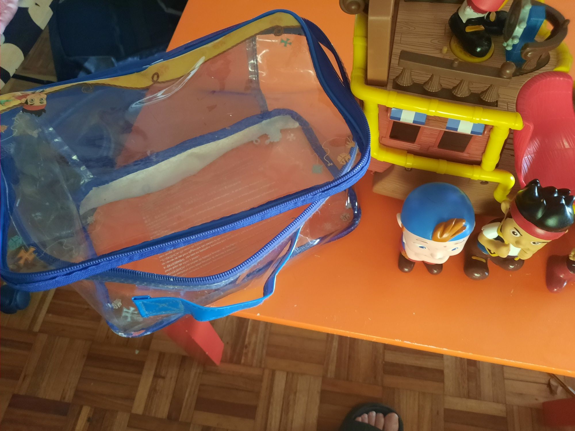 Brinquedo infantil, banho e imaginativo