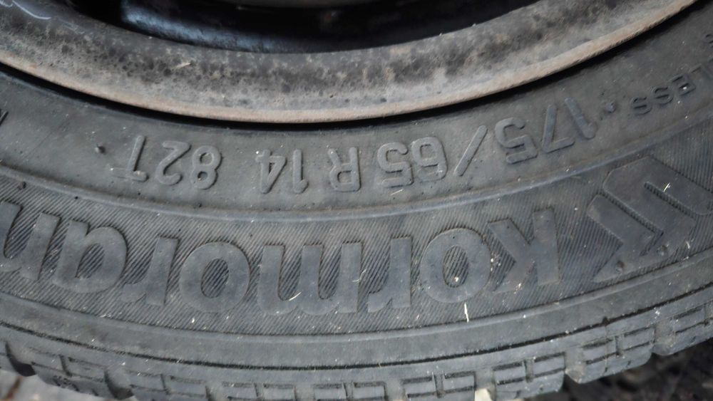 Opony zimowe 175/65 R14 z felgami i kołpakami VW