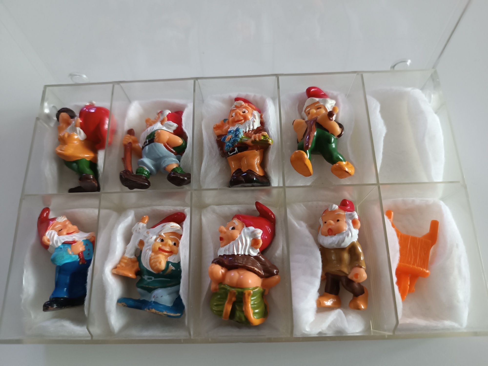 Figurki kinder krasnale