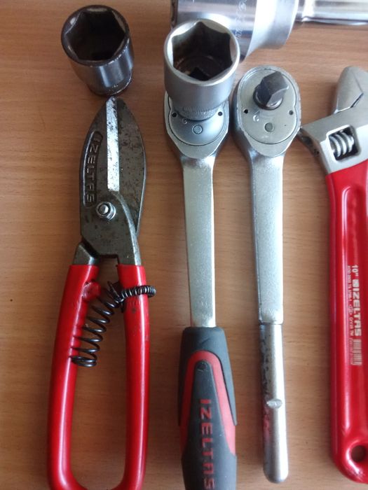 Инструмент ручной IZELTAS промышленный.