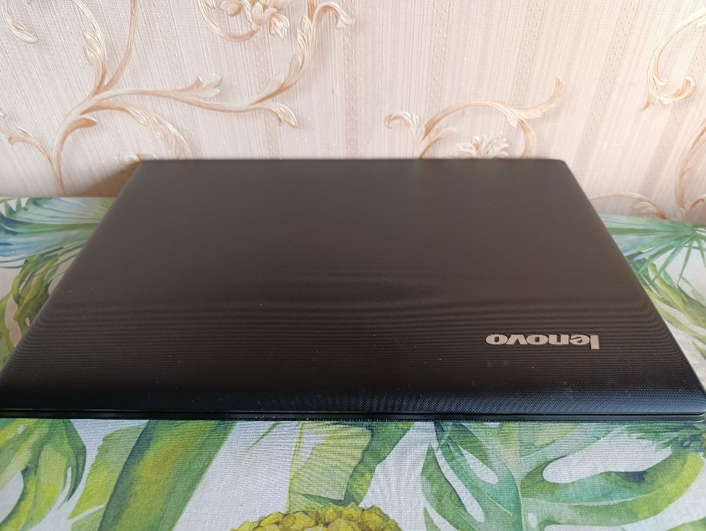 17,3" Ігровий ноутбук Lenovo і3/8Gb/SSD480Gb/GF920M