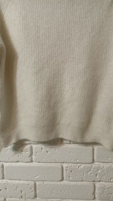 Об'ємний светр з вовни мериноса та мохеру  від дорогого бренду Sezane