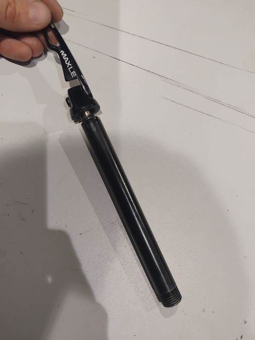 Вісь на вилку Rock Shox 100×15мм