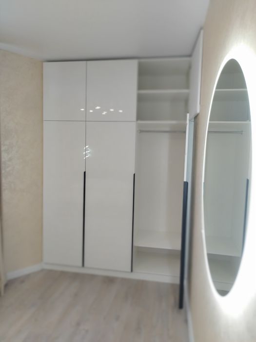 продам 2 кімнатну квартиру в центрі