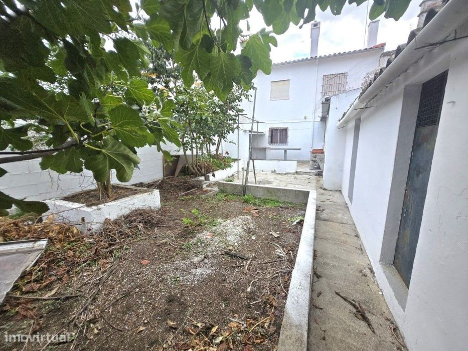 Moradia T5 com quintal e garagem perto de Monforte (Assumar)