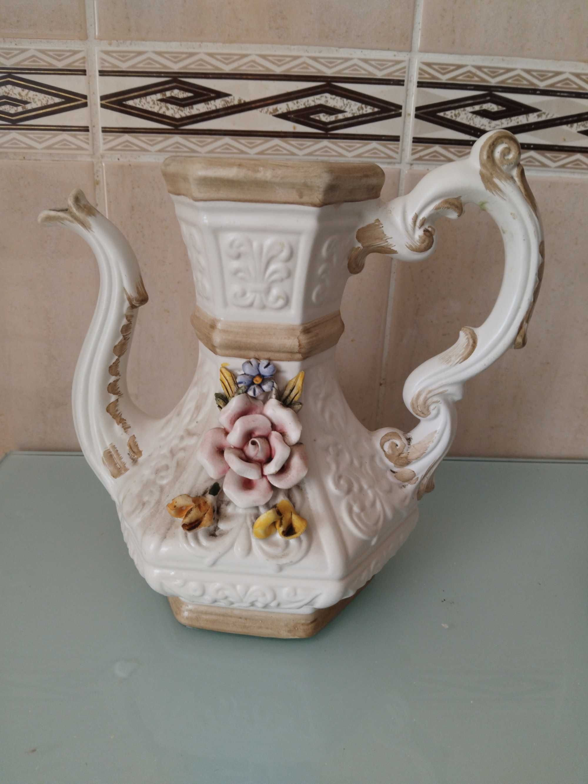 Jarra funcional ou decorativa.