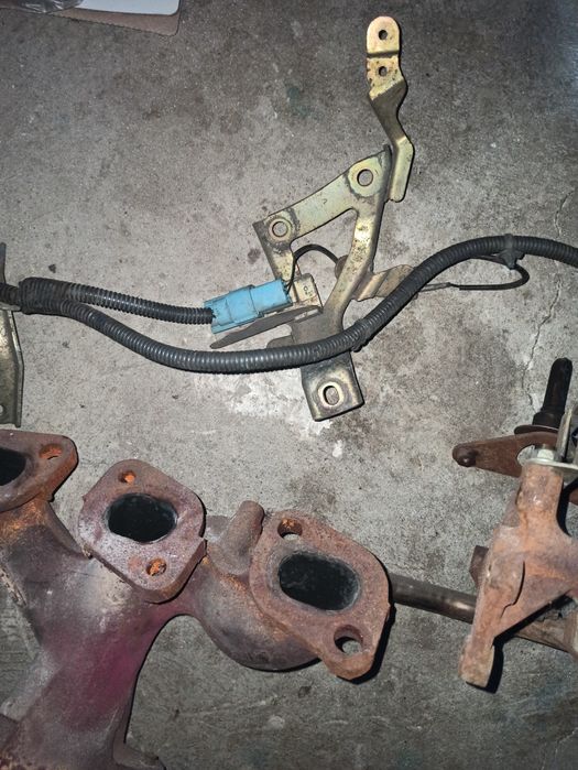 Выпускной коллектор и клапан EGR, Nissan Maxima a33, vq20de