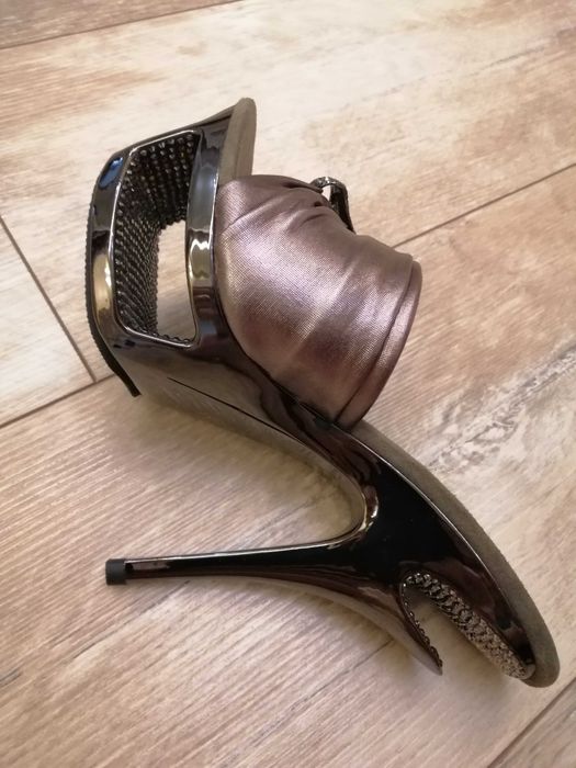 Нові жіночі босоніжки (стрип)