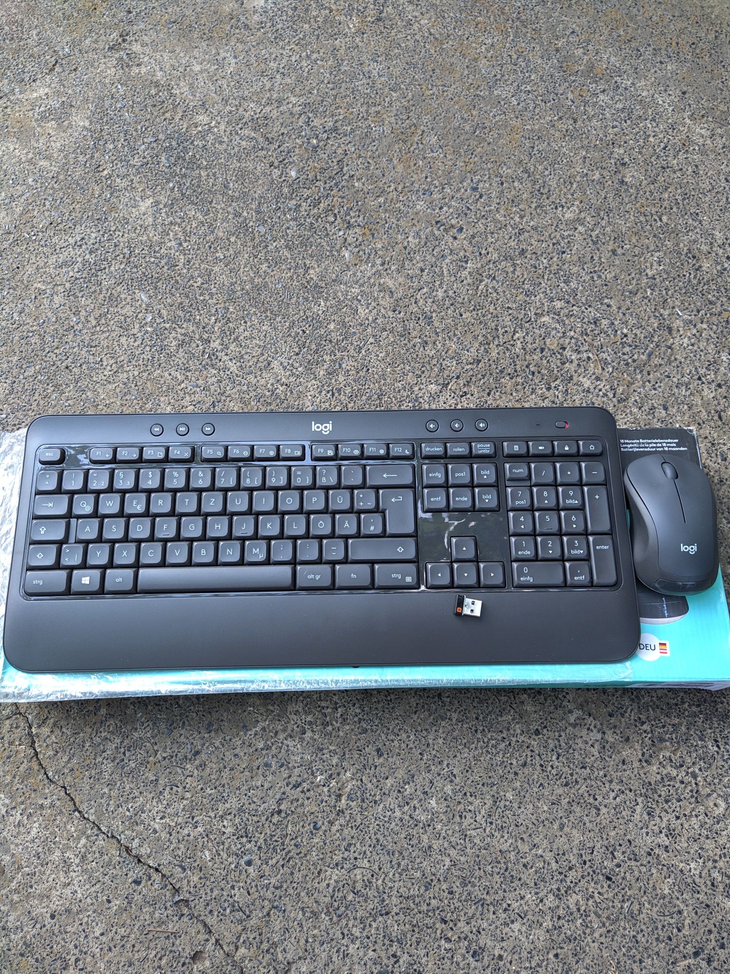 Беспроводная клавиатура с мышкой Logitech MK540