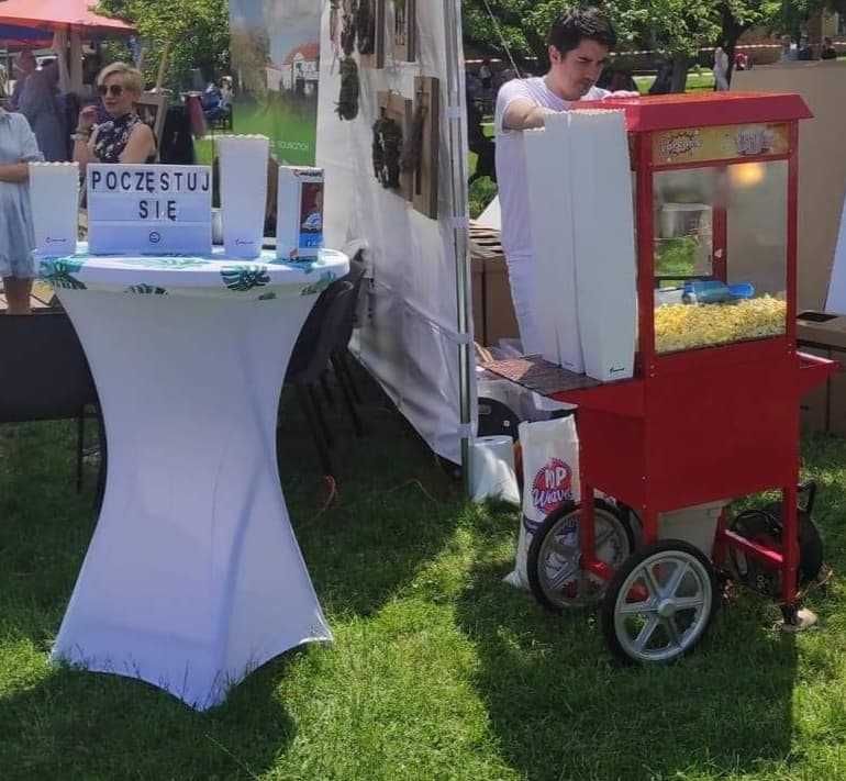 Wynajem popcorn wata stanowisko z obsługą na event piknik imprezę