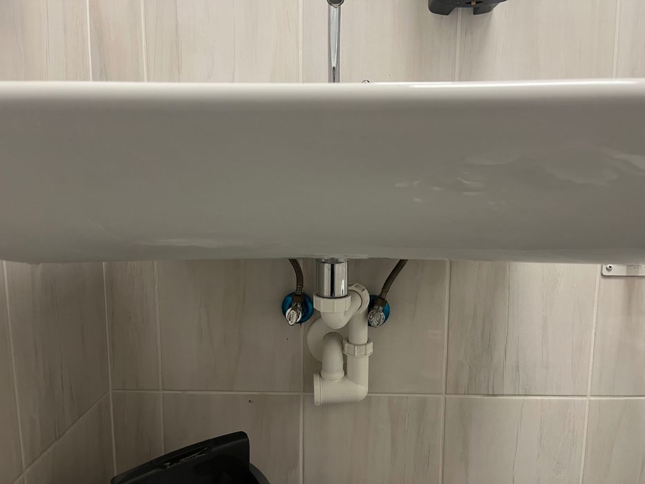 Umywalka dla osób niepełnosprawnych, bateria, syfon