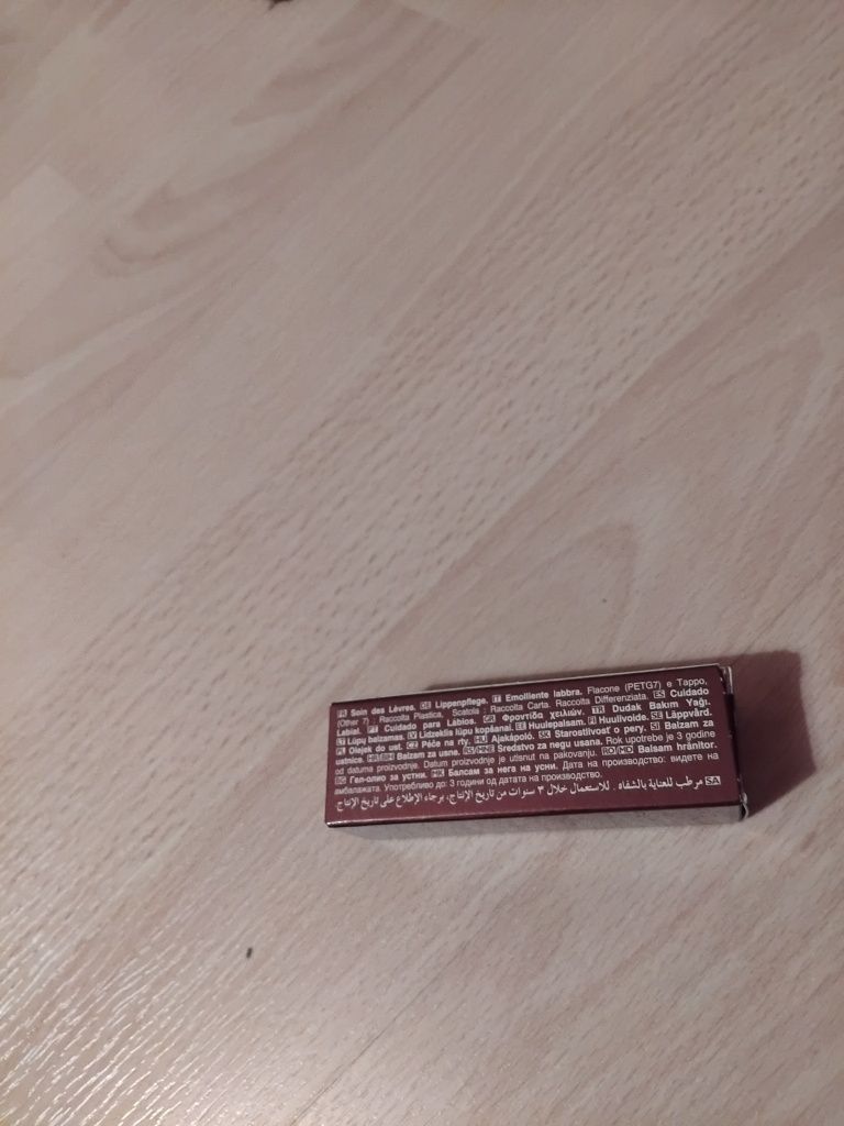 Olejek do ust Nourishing lip Oil, Avon