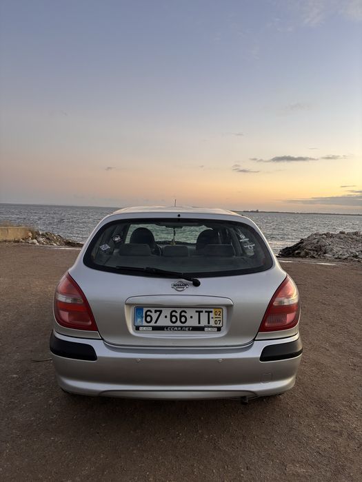 Nissan Almera N16 1.5 com sensores de estacionamento traseiro