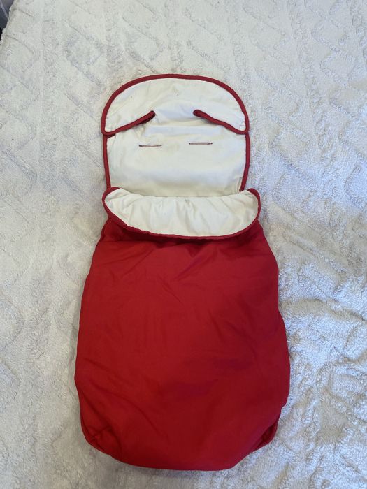 Śpiwór do wózka, otwory na pasy