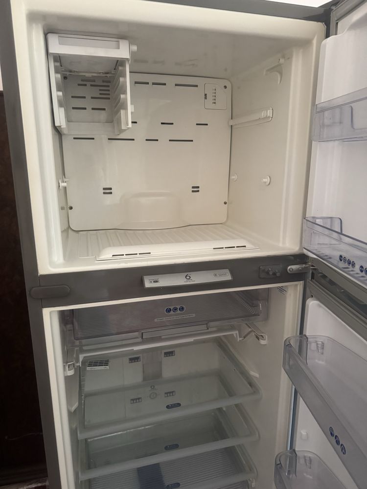 Продаю холодильник WHIRLPOOL ARC 4208 IX – ідеальний стан!
