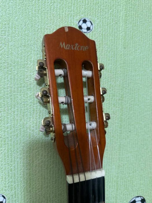 Продам гітару max tone