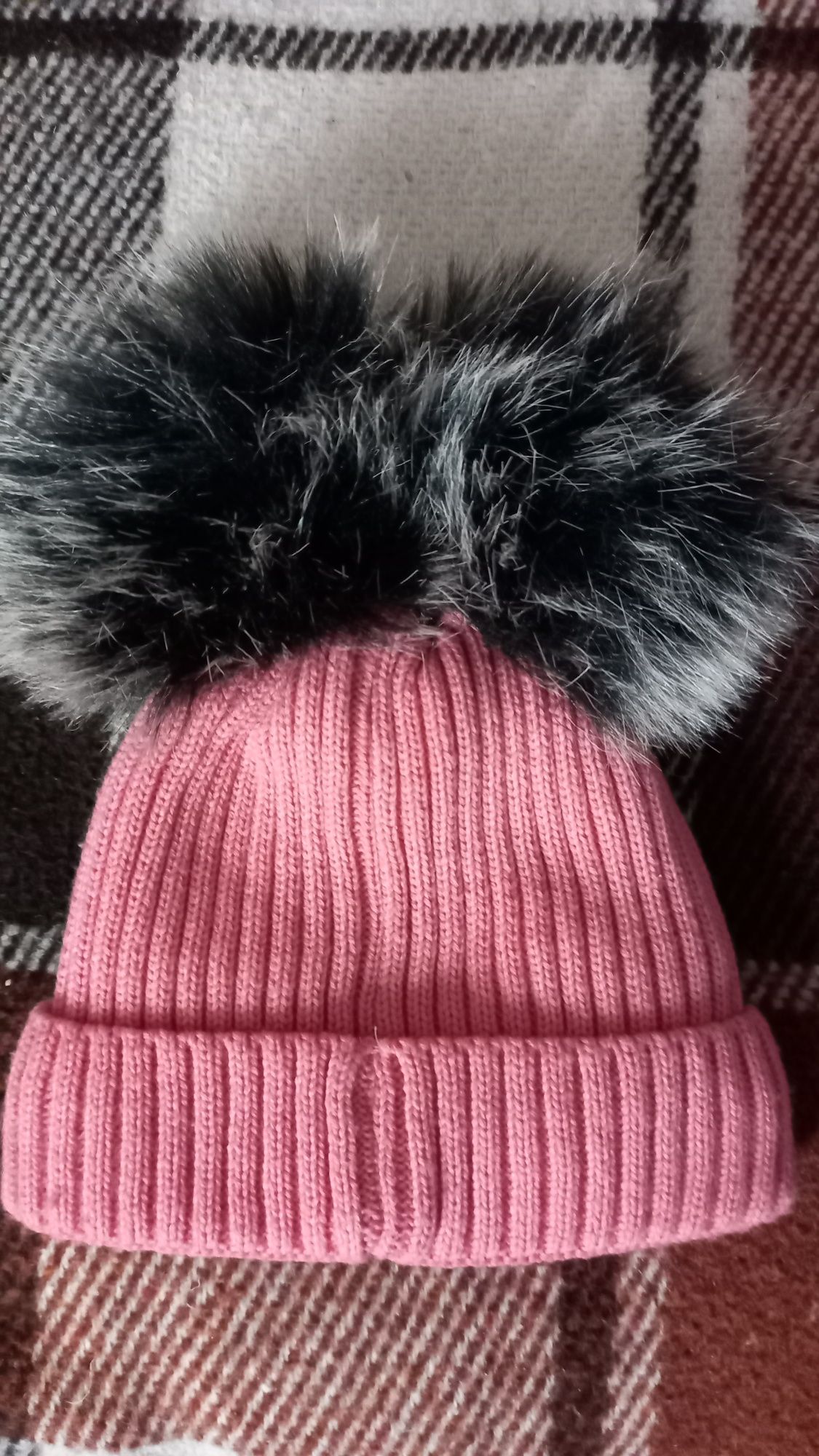 Зимняя шапка на 3-5 лет.