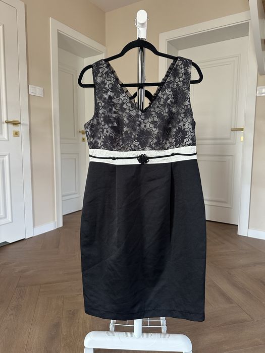 Sukienka elegancka ołówkowa midi na ramiączkach koronkowa koronka