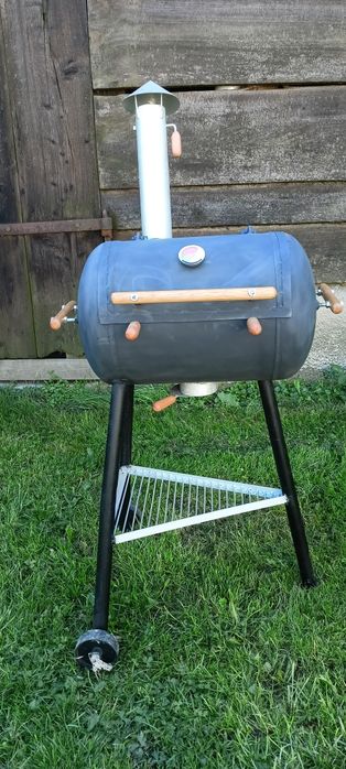 Gril z butli po helu