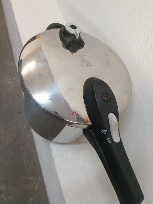 Panela pressão marca casa com muito pouco uso