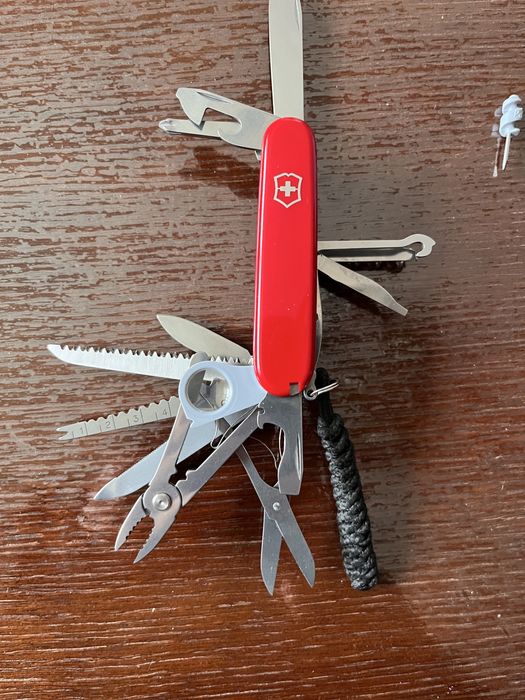 Ніж victorinox swisschamp Новий!