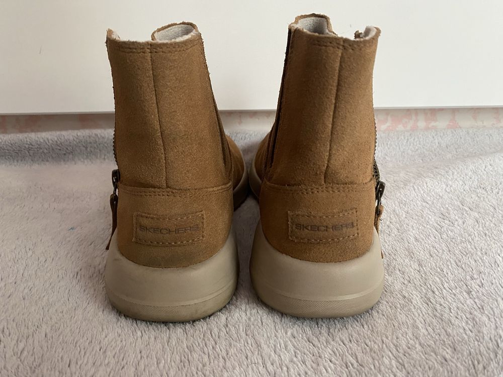 Руді замшеві черевики Skechers, розмір 38