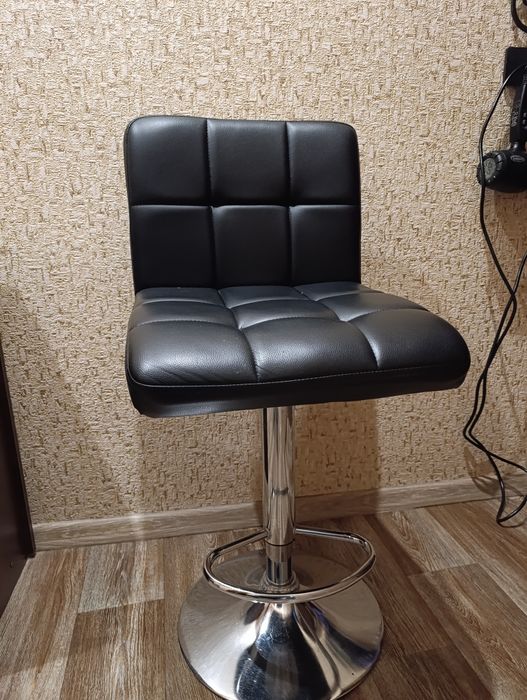 Стілець для бровіста візажиста