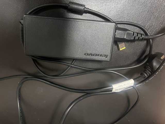 Computador  Táctil Lenovo ( ecran estalado)