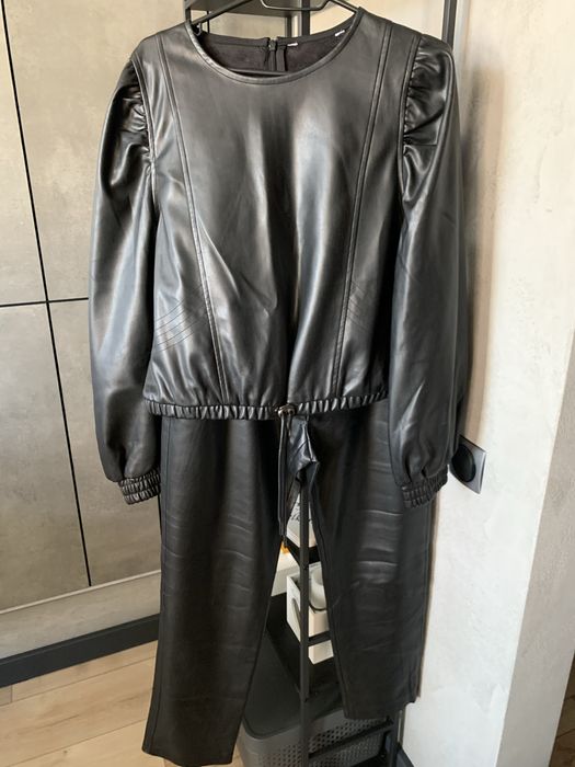 Костюм Zara, екошкіра, розмір М-L, гарний стан, якісна тканина, теплий