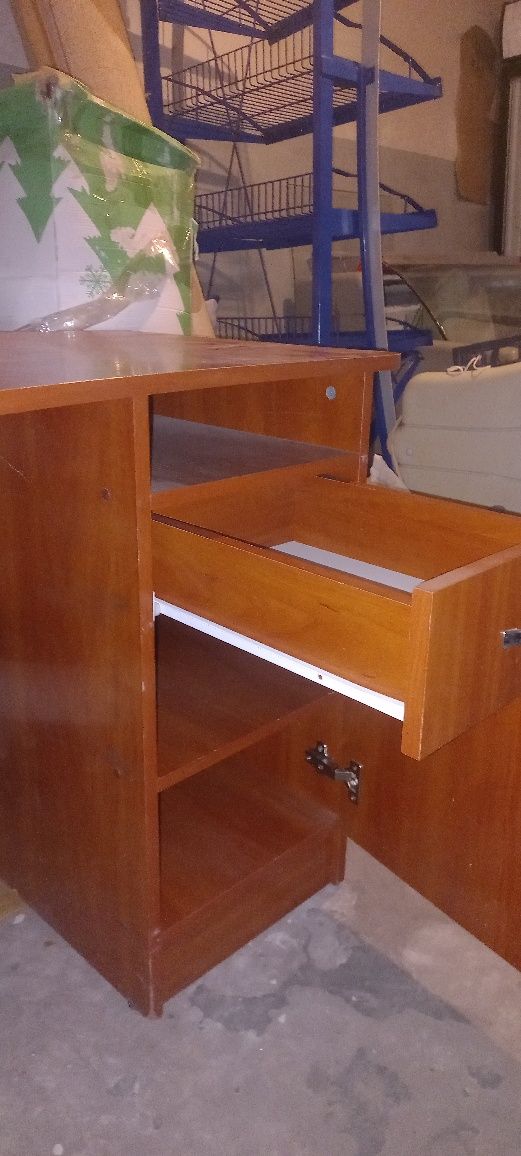 Продам письменный стол 500грн.
