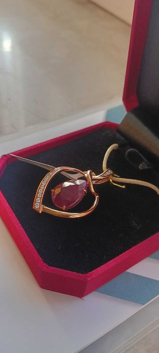 Zawieszka z naturalnym rubinem 7.57 ct bez obróbki cieplnej IGI 14K