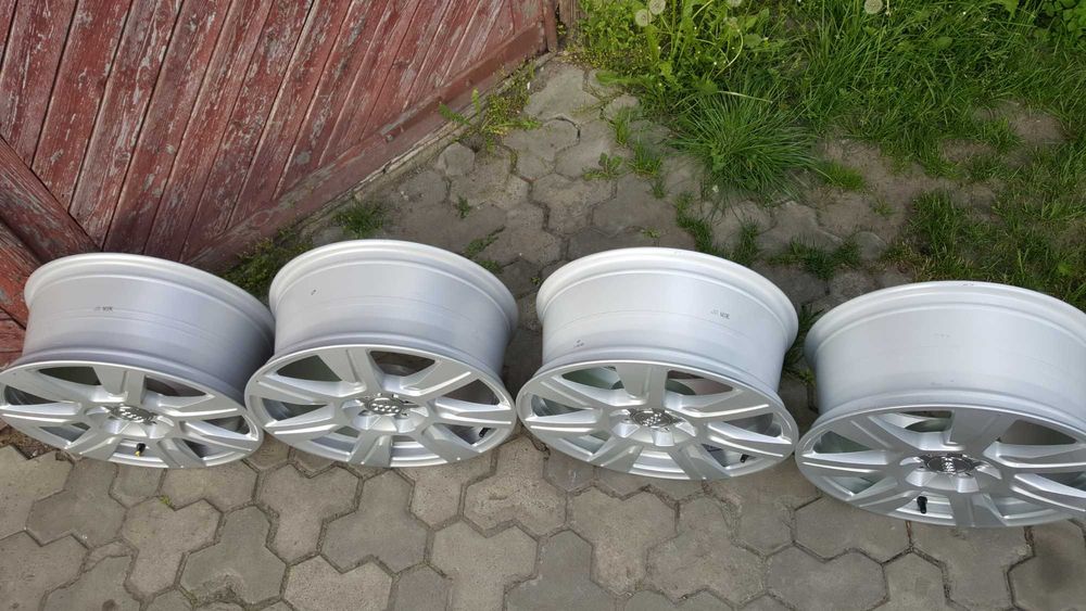 Новий комплект оригінальних дисків R17 Ауді А4,А6С6,С4,С5,VW