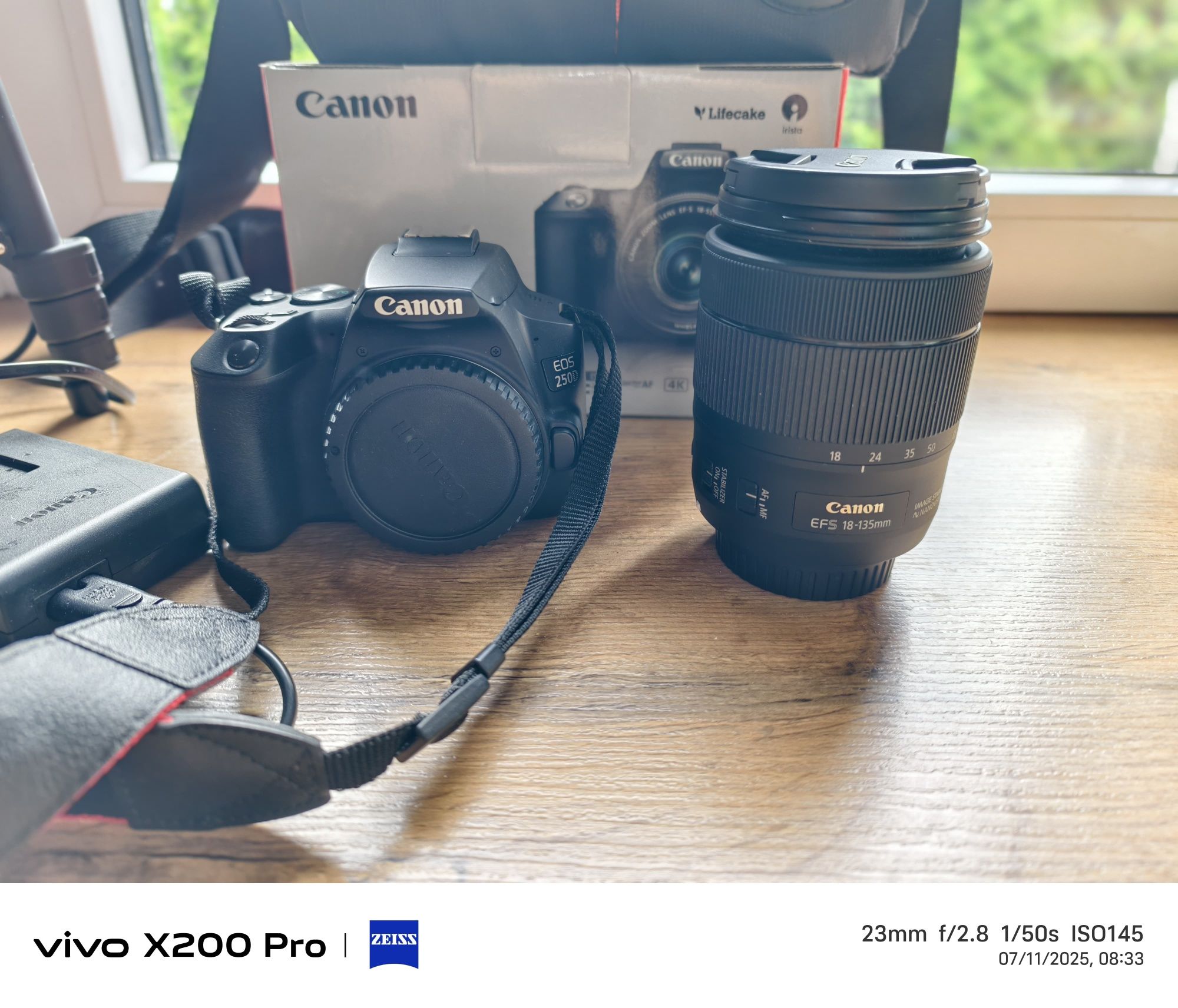 Canon EOS 250D + Obiektyw EF-S 18-55 IS STM + Torba + Statyw – Stan Ba