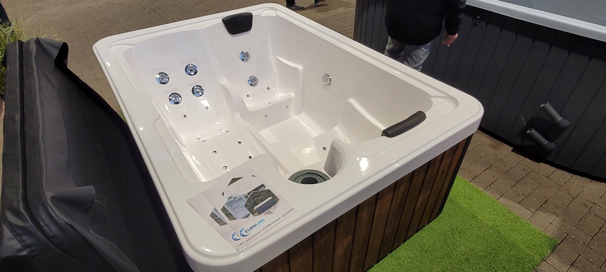 Jacuzzi SLIM 3 os. Całoroczne na taras balkon gorąca balia bania