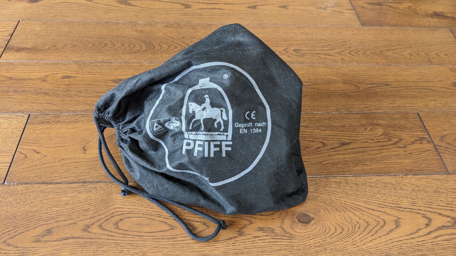 Toczek / kask jeździecki PFIFF
