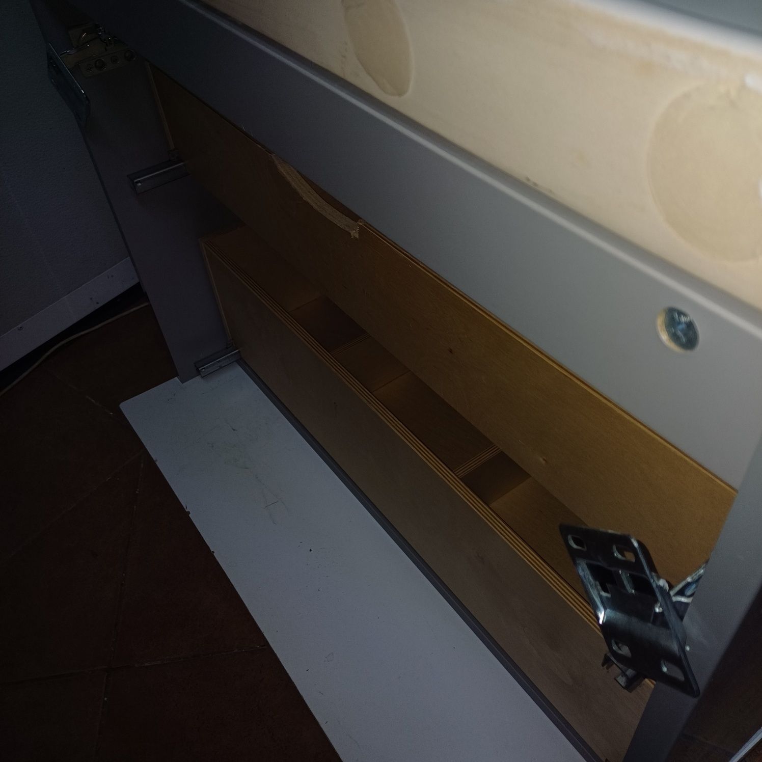 Szafka wisząca łazienkowa z umywalką 80cm