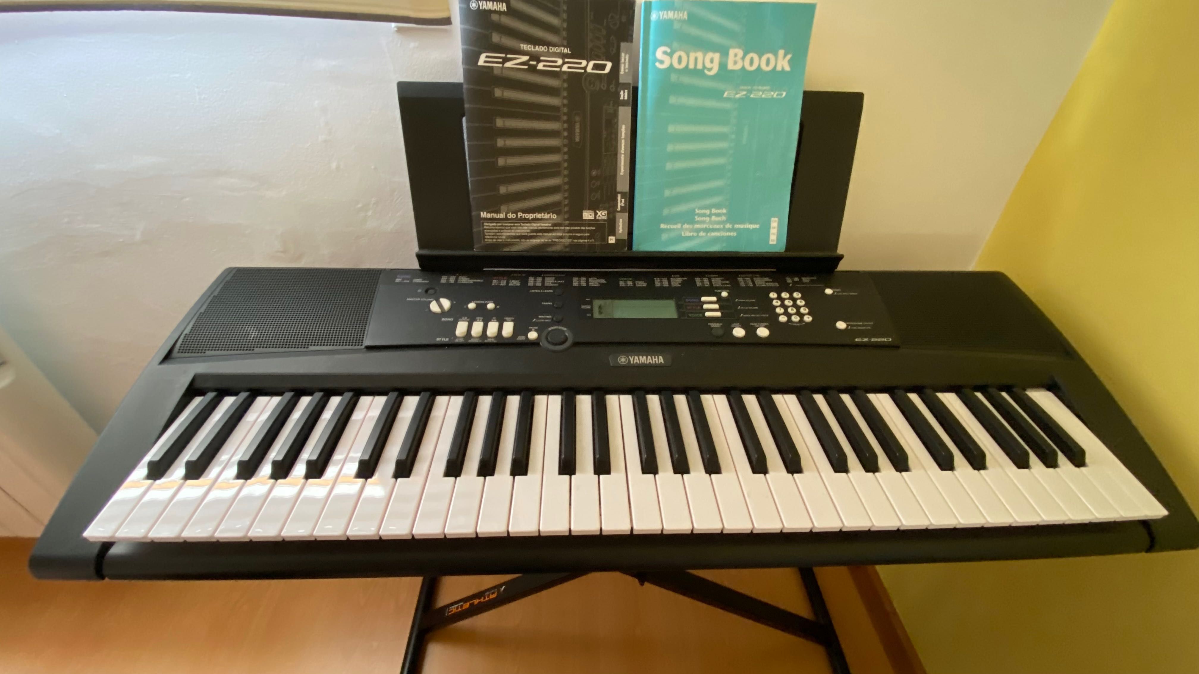 Piano / Teclado Yamaha EZ220 novo!