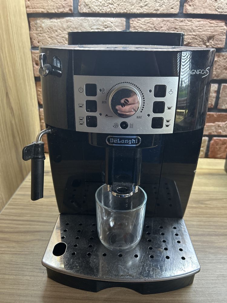 Expres cisnieniowy Delonghi Magnifica S ECAM22.110B
