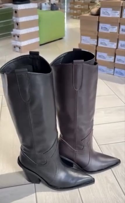 Продам козаки (шоколадні)